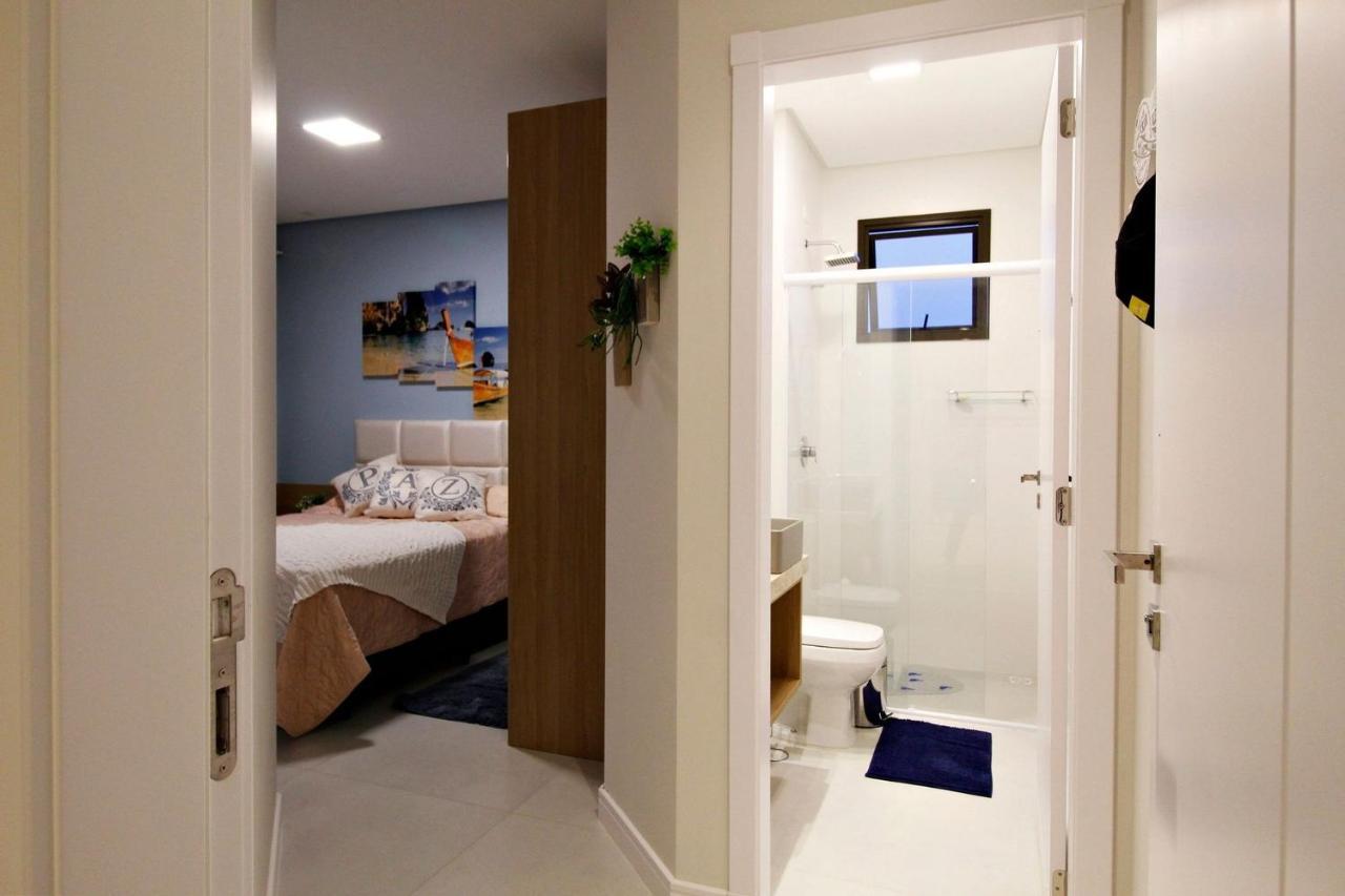1090 Finamente Decorado 03 Suites Na Praia De Bombinhas Exteriör bild
