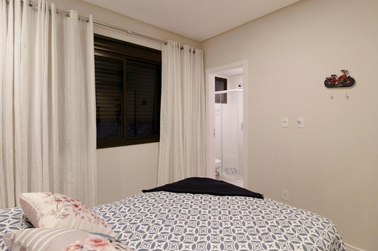 1090 Finamente Decorado 03 Suites Na Praia De Bombinhas Exteriör bild
