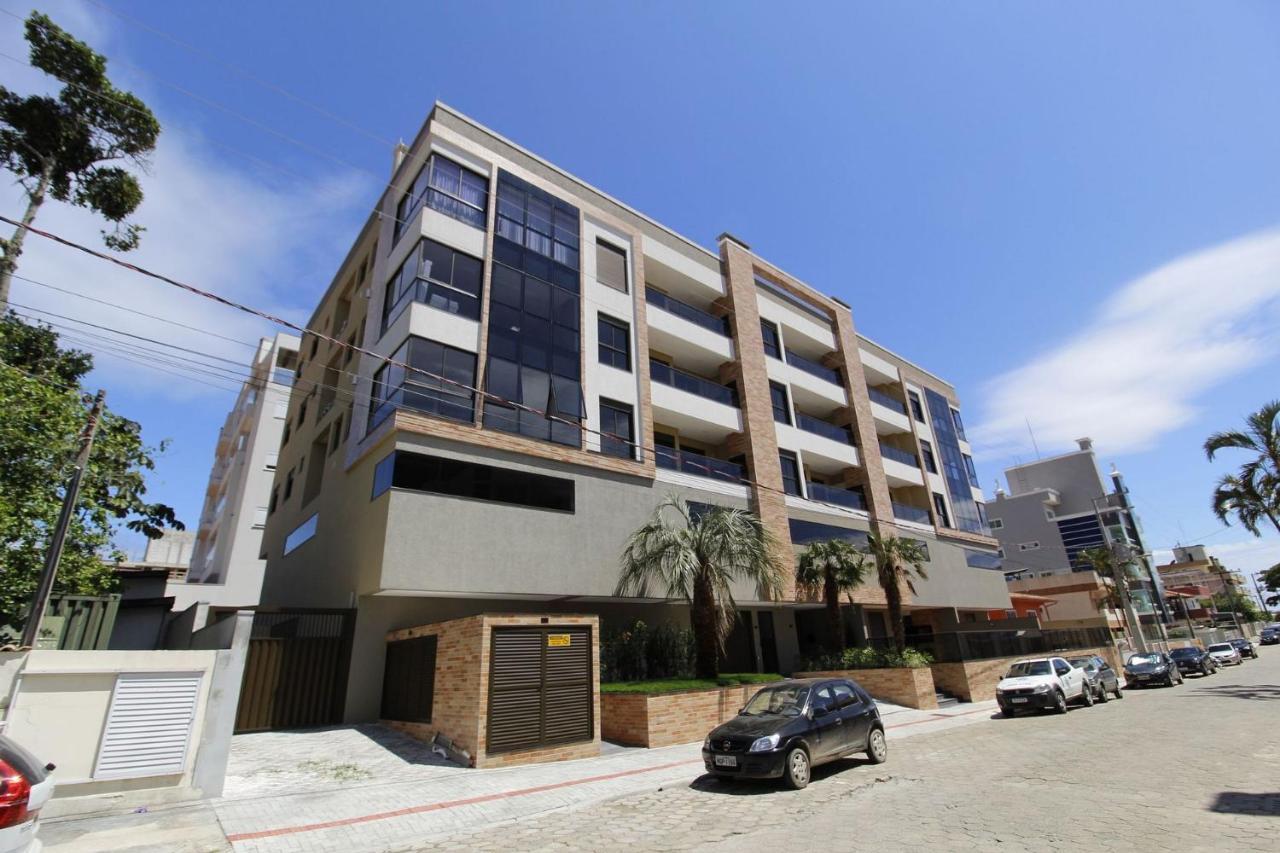 1090 Finamente Decorado 03 Suites Na Praia De Bombinhas Exteriör bild